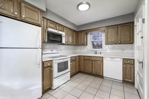 Kitchen - 1748 Lunt Ave, Des Plaines, IL 60018 photo 1 of 2