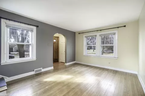 Living - 1748 Lunt Ave, Des Plaines, IL 60018 photo 3 of 5