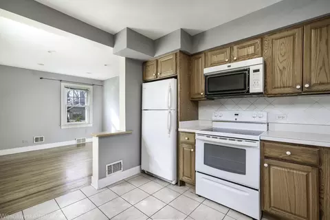 Kitchen - 1748 Lunt Ave, Des Plaines, IL 60018 photo 2 of 2