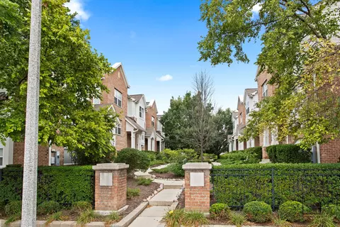 6148 Washington Ct, Morton Grove, IL 60053
