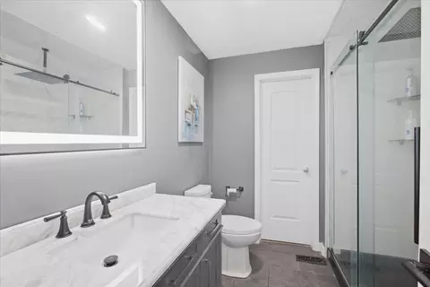 Bath - 1320 Spring Hill Dr, Algonquin, IL 60102 photo 2 of 3