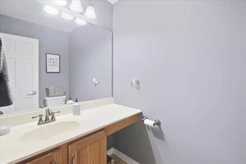 Bath - 1320 Spring Hill Dr, Algonquin, IL 60102 photo 3 of 3