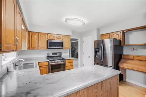 Kitchen - 1320 Spring Hill Dr, Algonquin, IL 60102 photo 2 of 2