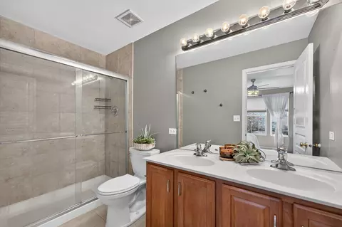 Bath - 2429 Emily Ln, Elgin, IL 60124 photo 1 of 3