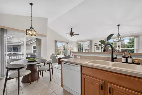 Dining - 2429 Emily Ln, Elgin, IL 60124 photo 3 of 6