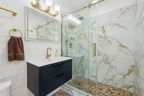 Bath - 20 E Cedar St #17C, Chicago, IL 60611 photo 1 of 3