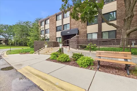 450 Raintree Ct #2K, Glen Ellyn, IL 60137