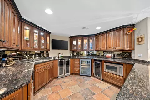 Kitchen - 16159 W Red Cloud Dr, Lockport, IL 60441 photo 7 of 7