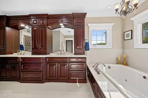 Bath - 16159 W Red Cloud Dr, Lockport, IL 60441 photo 2 of 5