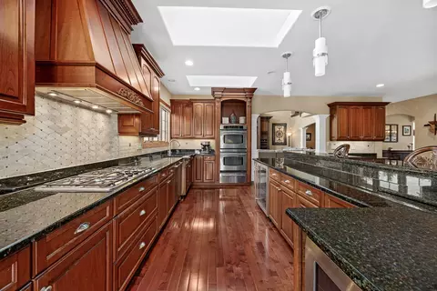 Kitchen - 16159 W Red Cloud Dr, Lockport, IL 60441 photo 4 of 7