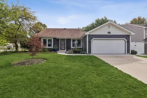 771 Covington Cir, Crystal Lake, IL 60014