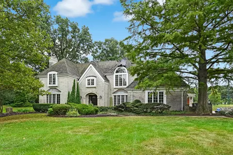 1711 Midwest Club Pkwy, Oak Brook, IL 60523