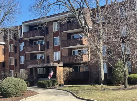 121 S Spruce Ave #103, Wood Dale, IL 60191