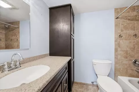 Bath - Undisclosed, Wheaton, IL 60189 photo 2 of 2
