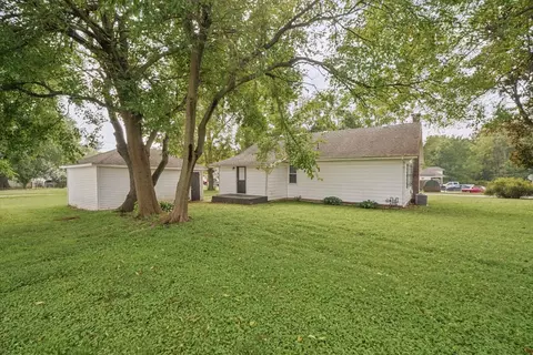 Exterior - 301 Clark St, Georgetown, IL 61846 photo 5 of 8