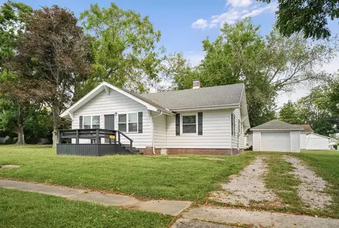 Exterior - 301 Clark St, Georgetown, IL 61846 photo 1 of 8