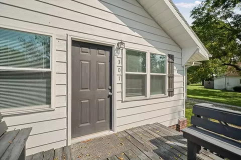 Exterior - 301 Clark St, Georgetown, IL 61846 photo 3 of 8