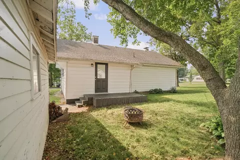 Exterior - 301 Clark St, Georgetown, IL 61846 photo 7 of 8