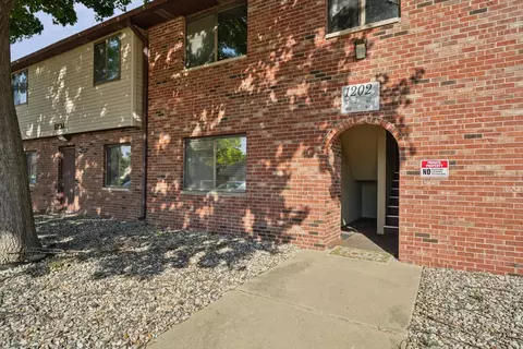 1202 Dean Dr #3, Urbana, IL 61802
