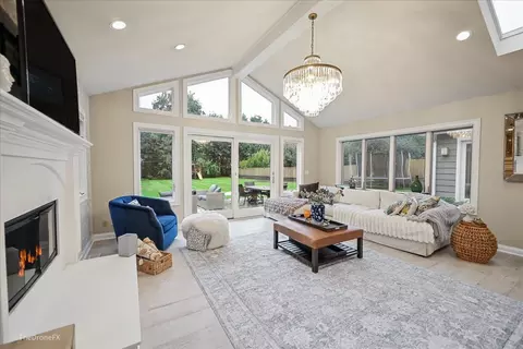 Living - 26 W355 Blackhawk Dr, Wheaton, IL 60189 photo 4 of 5
