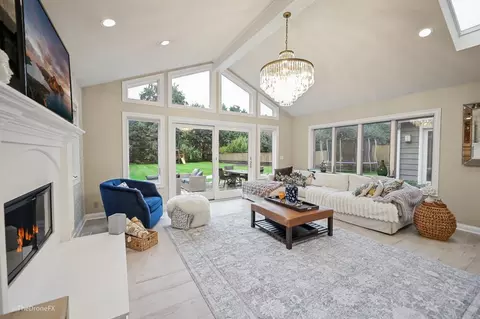 Living - 26 W355 Blackhawk Dr, Wheaton, IL 60189 photo 3 of 5