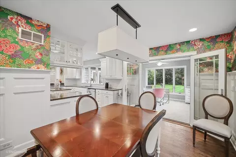 Dining - 26 W355 Blackhawk Dr, Wheaton, IL 60189 photo 4 of 5