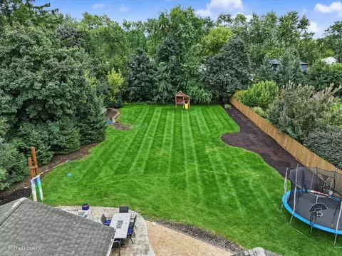 Exterior - 26 W355 Blackhawk Dr, Wheaton, IL 60189 photo 6 of 6