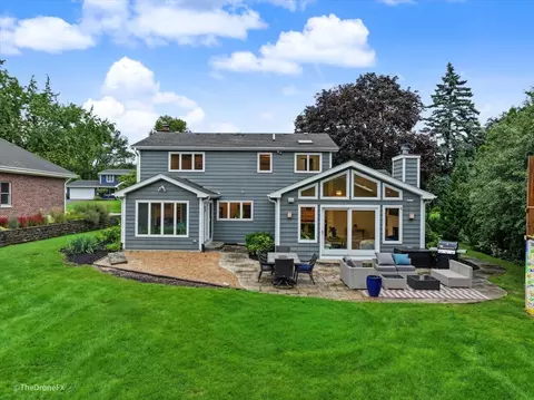 Exterior - 26 W355 Blackhawk Dr, Wheaton, IL 60189 photo 2 of 6