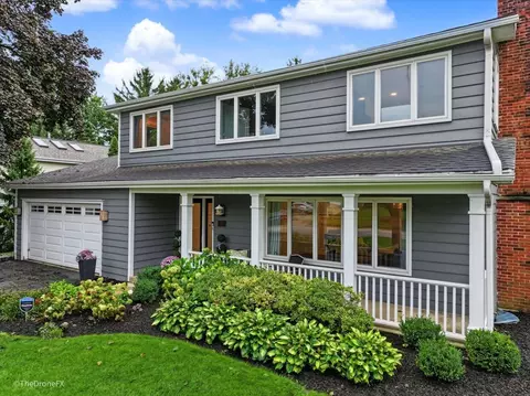 Exterior - 26 W355 Blackhawk Dr, Wheaton, IL 60189 photo 4 of 6