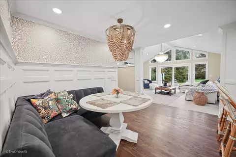 Dining - 26 W355 Blackhawk Dr, Wheaton, IL 60189 photo 2 of 5