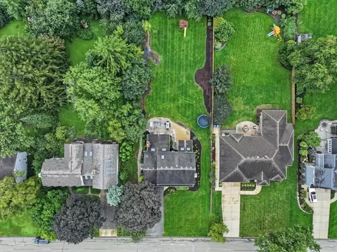 View/Area - 26 W355 Blackhawk Dr, Wheaton, IL 60189 photo 2 of 3