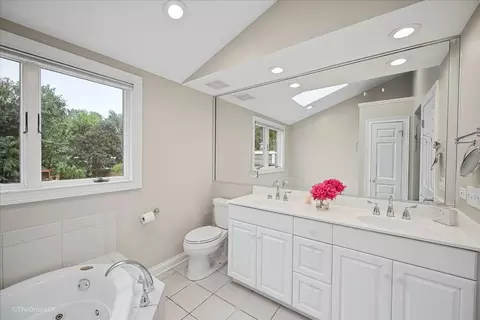 Bath - 26 W355 Blackhawk Dr, Wheaton, IL 60189 photo 3 of 3