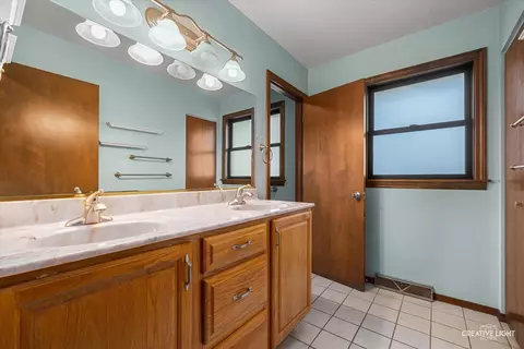 Bath - 1930 Stephen St, Aurora, IL 60502 photo 1 of 3