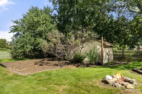Exterior - 1930 Stephen St, Aurora, IL 60502 photo 4 of 6