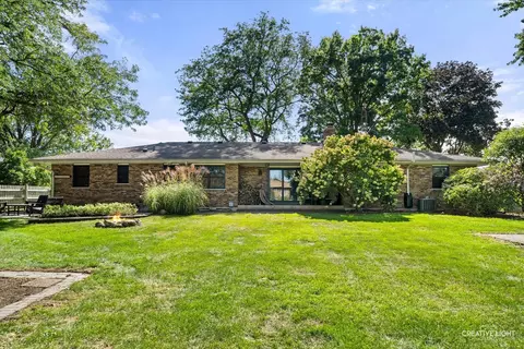 Exterior - 1930 Stephen St, Aurora, IL 60502 photo 2 of 6