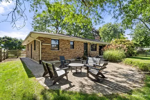 Exterior - 1930 Stephen St, Aurora, IL 60502 photo 5 of 6
