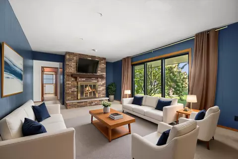 Living - 1930 Stephen St, Aurora, IL 60502 photo 4 of 6