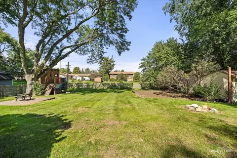 Exterior - 1930 Stephen St, Aurora, IL 60502 photo 3 of 6