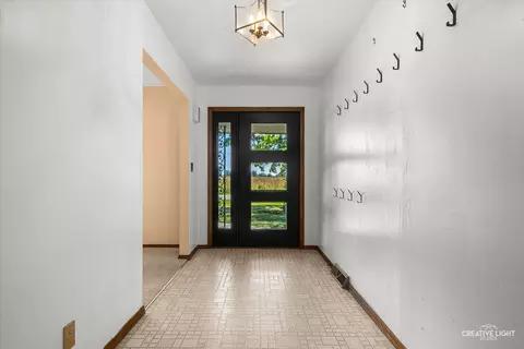 Entry Way - 1930 Stephen St, Aurora, IL 60502 photo 1 of 1