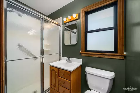 Bath - 1930 Stephen St, Aurora, IL 60502 photo 3 of 3