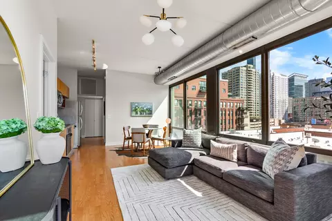 Living - Undisclosed, Chicago, IL 60661 photo 1 of 7