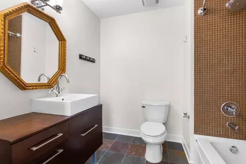 Bath - Undisclosed, Chicago, IL 60661 photo 1 of 3