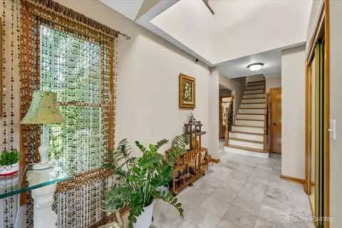 Entry Way - 4 N260 Walter Rd, Addison, IL 60101 photo 4 of 6