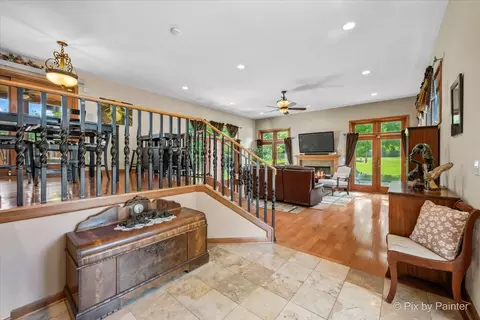 Entry Way - 4 N260 Walter Rd, Addison, IL 60101 photo 1 of 6