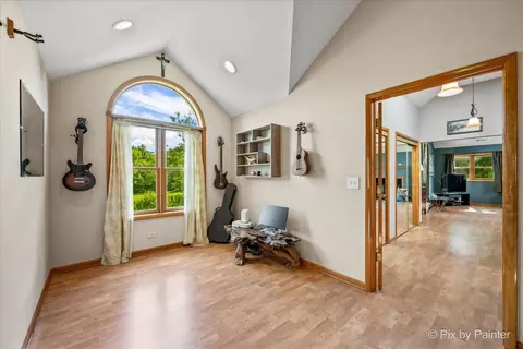 Entry Way - 4 N260 Walter Rd, Addison, IL 60101 photo 5 of 6