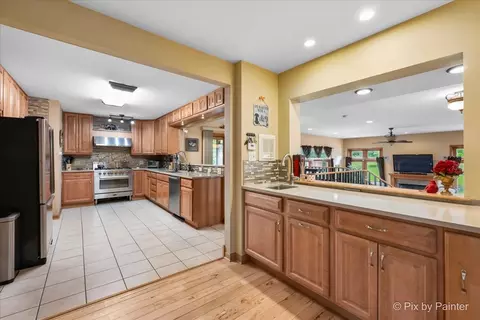Kitchen - 4 N260 Walter Rd, Addison, IL 60101 photo 5 of 5