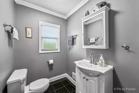 Bath - 4 N260 Walter Rd, Addison, IL 60101 photo 1 of 5