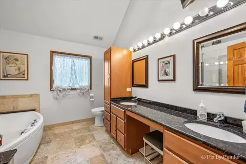 Bath - 4 N260 Walter Rd, Addison, IL 60101 photo 3 of 5