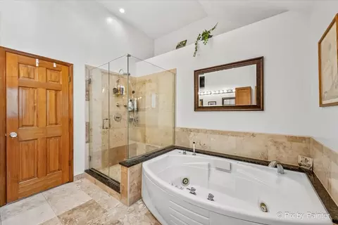 Bath - 4 N260 Walter Rd, Addison, IL 60101 photo 2 of 5
