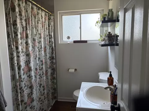 Bath - 846 3rd Ave, Geneva, IL 60134 photo 1 of 2